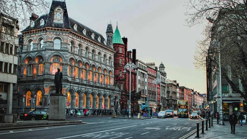 La SCPI Iroko Zen met la main sur des bureaux à Dublin