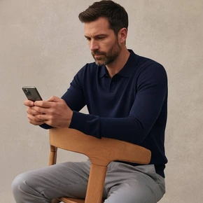 Investisseur utilisant l'application